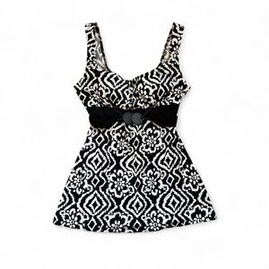 Black and White Geometric Pattern Tank top with Belt and Disc Detail Size Medium